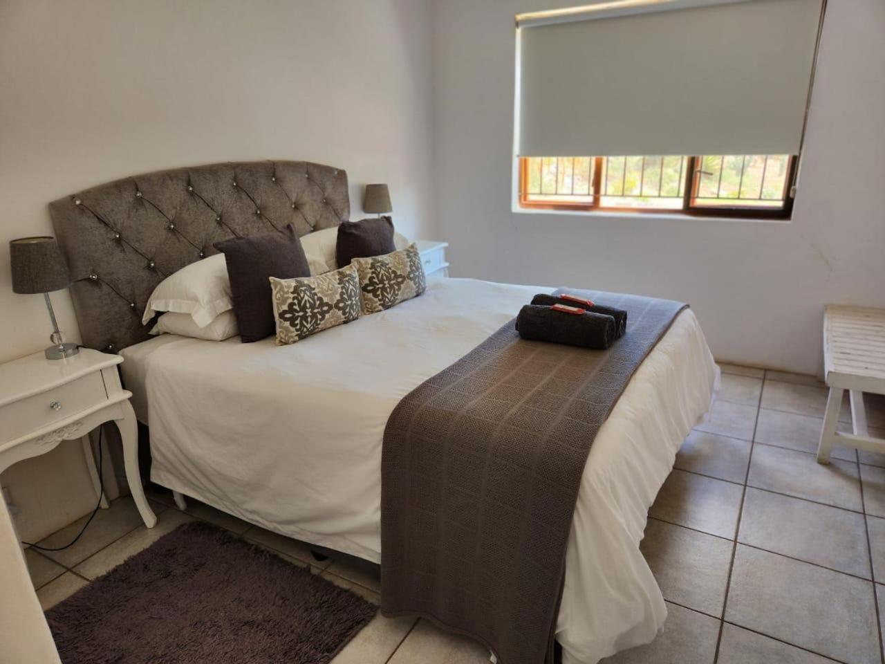 Sipreslaan Selfsorg Gastehuis Hotel Ladismith Szoba fotó